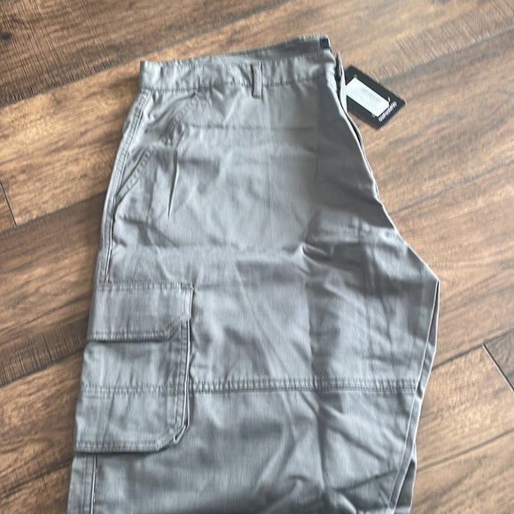 Boohoo man PLUS FIXED WAIST BRANDED RELAXED FIT CARGO TROUSERS Gray New size 42 - Picture 3 of 8